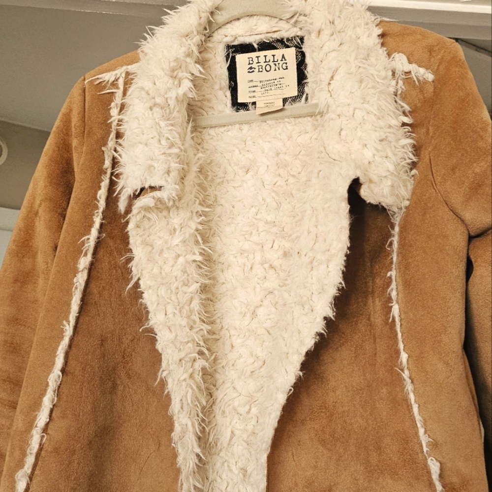Billabong short faux sheerling coat